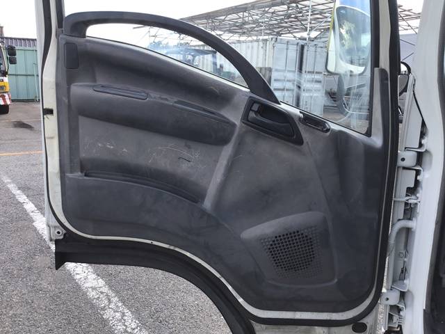 いすゞエルフアルミバン小型（2t・3t）[写真30]