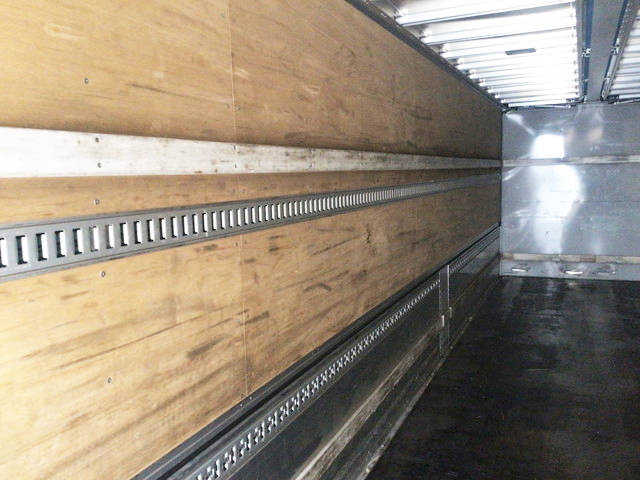 いすゞギガアルミウイング大型（10t）[写真08]