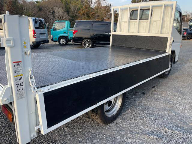 三菱ふそうキャンター平ボディ小型（2t・3t）[写真14]