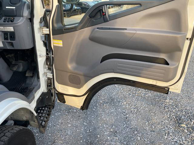 三菱ふそうキャンター平ボディ小型（2t・3t）[写真23]