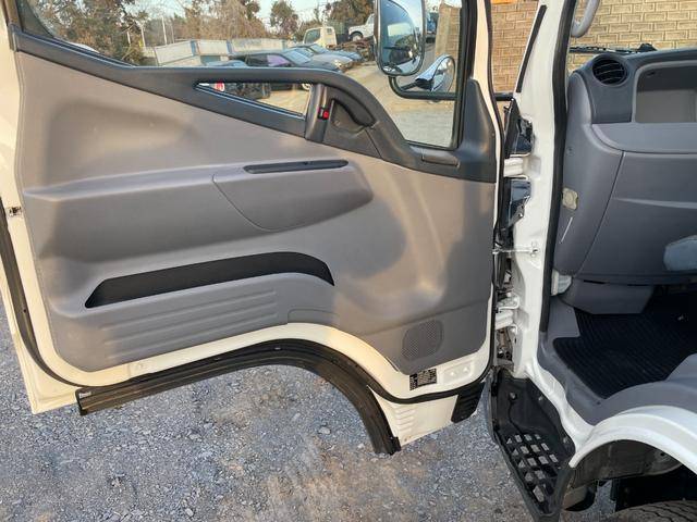 三菱ふそうキャンター平ボディ小型（2t・3t）[写真24]