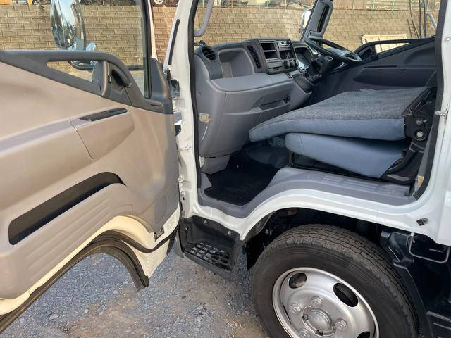 三菱ふそうキャンター平ボディ小型（2t・3t）[写真25]