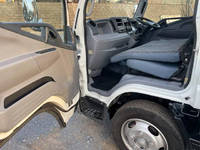 三菱ふそうキャンター平ボディ小型（2t・3t）[写真25]