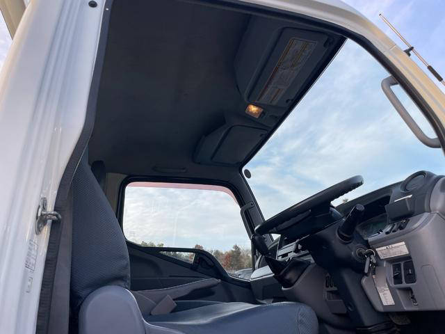 三菱ふそうキャンター平ボディ小型（2t・3t）[写真26]