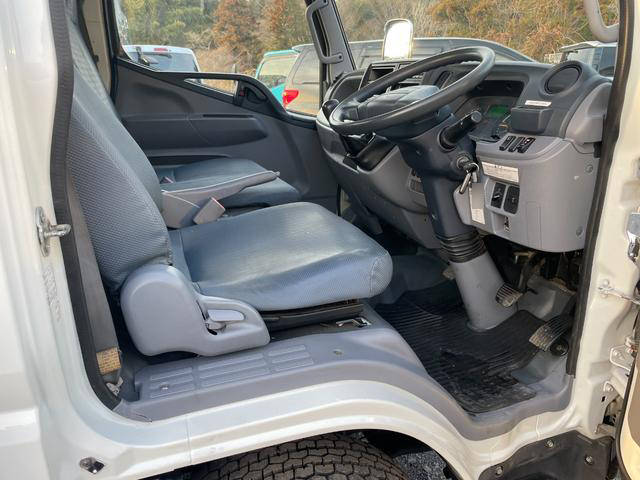 三菱ふそうキャンター平ボディ小型（2t・3t）[写真27]