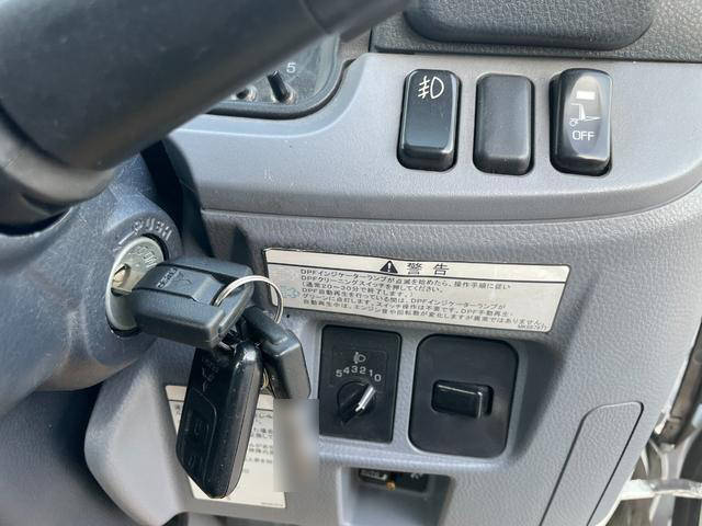 三菱ふそうキャンター平ボディ小型（2t・3t）[写真36]