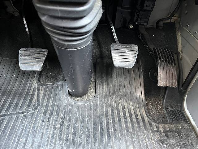 三菱ふそうキャンターアルミバン小型（2t・3t）[写真13]