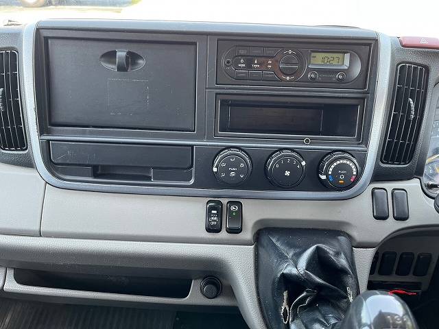 三菱ふそうキャンターアルミバン小型（2t・3t）[写真16]