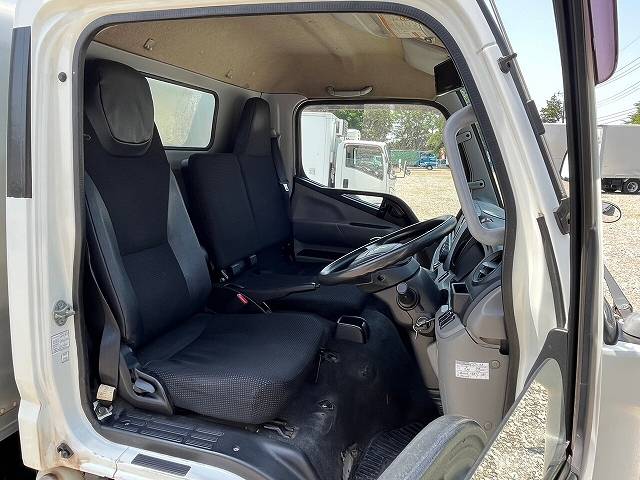 三菱ふそうキャンターアルミバン小型（2t・3t）[写真21]