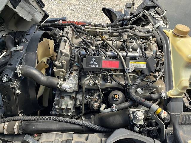 三菱ふそうキャンターアルミバン小型（2t・3t）[写真32]