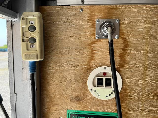 三菱ふそうキャンターアルミバン小型（2t・3t）[写真06]