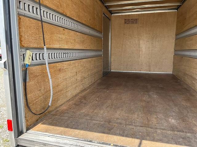 三菱ふそうキャンターアルミバン小型（2t・3t）[写真07]