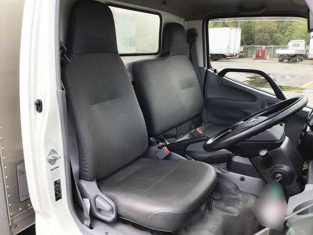 日野デュトロアルミバン小型（2t・3t）[写真31]