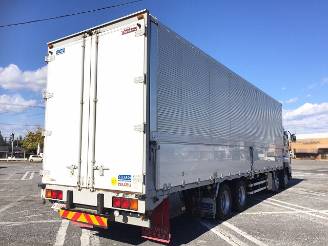 いすゞギガアルミウイング大型（10t）[写真02]