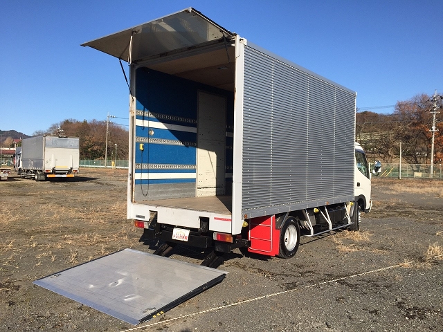 日野デュトロアルミバン小型（2t・3t）[写真02]