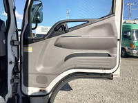 三菱ふそうキャンターアルミバン小型（2t・3t）[写真25]