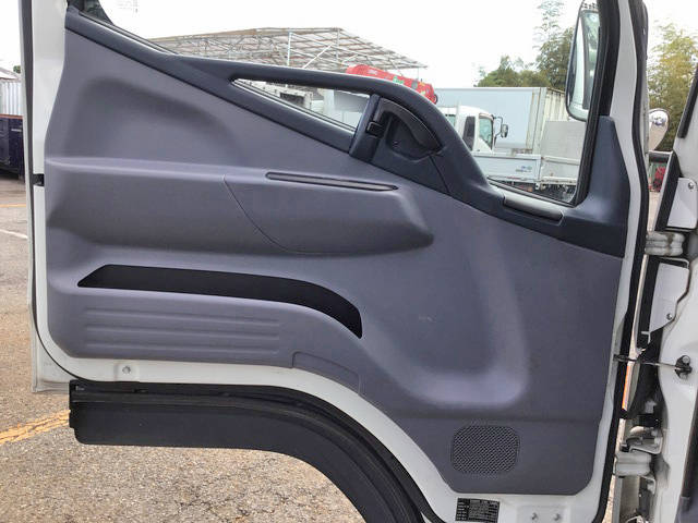 三菱ふそうキャンター冷凍車（冷蔵車）小型（2t・3t）[写真31]