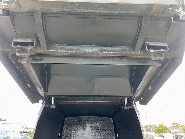 いすゞエルフパッカー車（塵芥車）小型（2t・3t）[写真08]