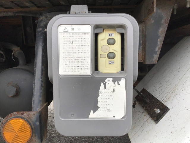 いすゞエルフセーフティローダー中型（4t）[写真14]