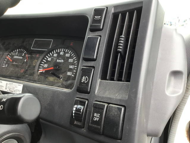 いすゞエルフセーフティローダー中型（4t）[写真32]