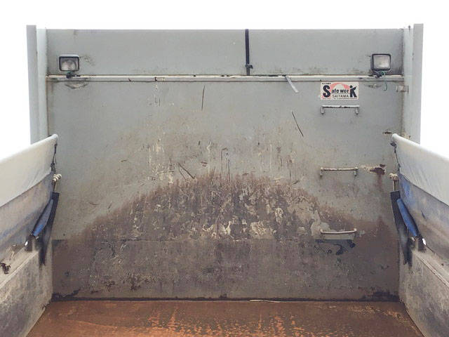 UDトラックスクオンダンプ大型（10t）[写真16]