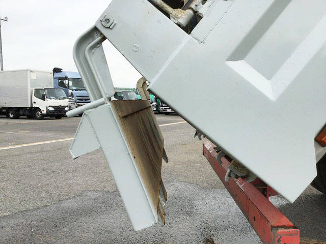 UDトラックスクオンダンプ大型（10t）[写真17]