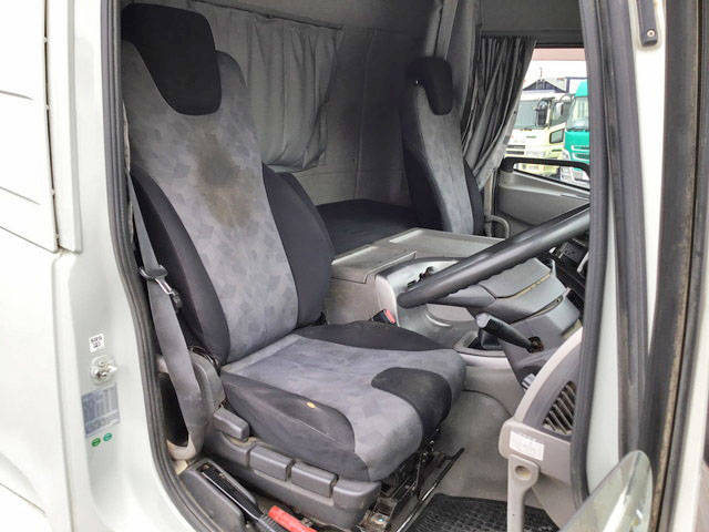 UDトラックスクオンダンプ大型（10t）[写真31]