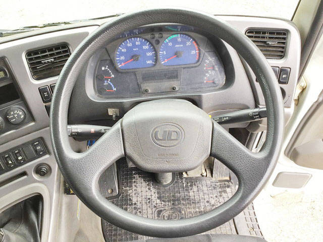 UDトラックスクオンダンプ大型（10t）[写真34]