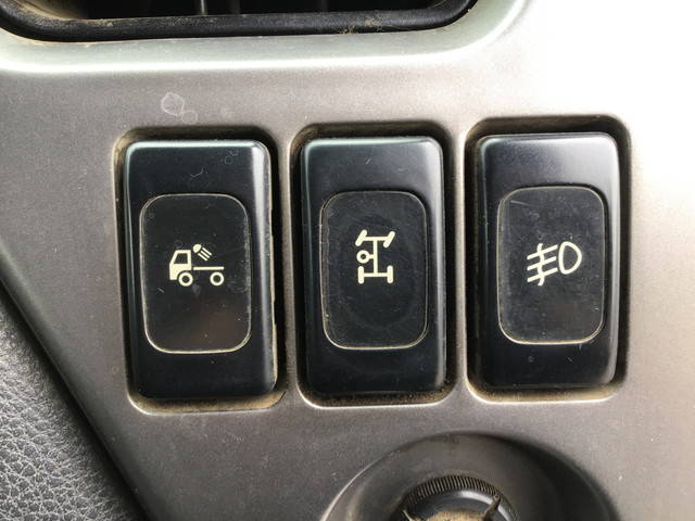 UDトラックスクオンダンプ大型（10t）[写真37]