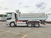 UDトラックスクオンダンプ大型（10t）[写真05]