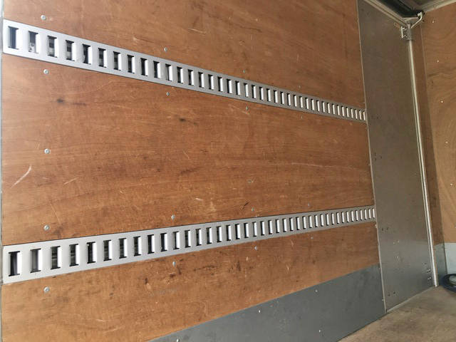 三菱ふそうキャンターアルミバン小型（2t・3t）[写真13]