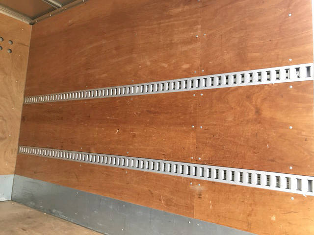 三菱ふそうキャンターアルミバン小型（2t・3t）[写真14]