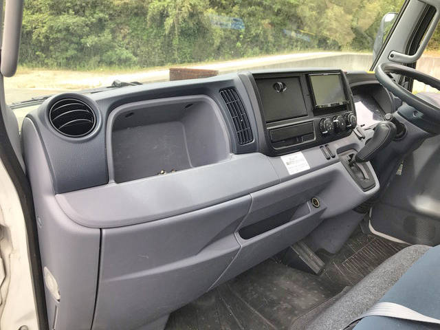 三菱ふそうキャンターアルミバン小型（2t・3t）[写真32]