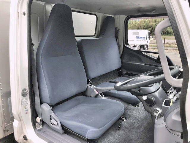 三菱ふそうキャンターアルミバン小型（2t・3t）[写真35]