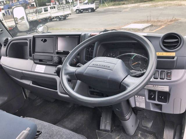 三菱ふそうキャンターアルミバン小型（2t・3t）[写真36]