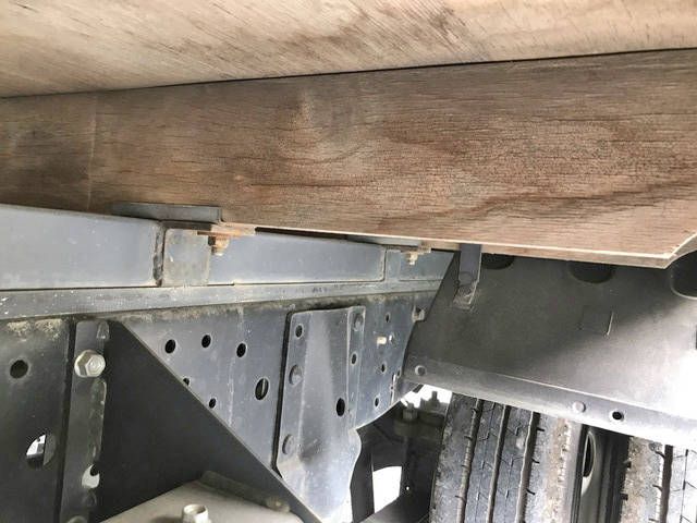 いすゞエルフ平ボディ小型（2t・3t）[写真21]