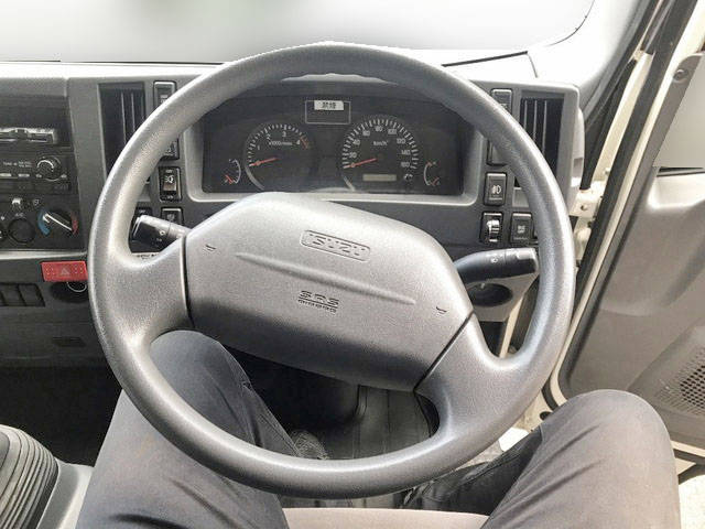 いすゞエルフアルミバン小型（2t・3t）[写真26]