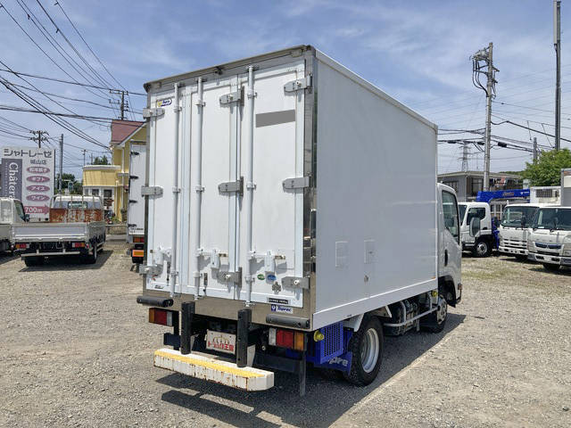いすゞエルフ冷凍車（冷蔵車）小型（2t・3t）[写真02]