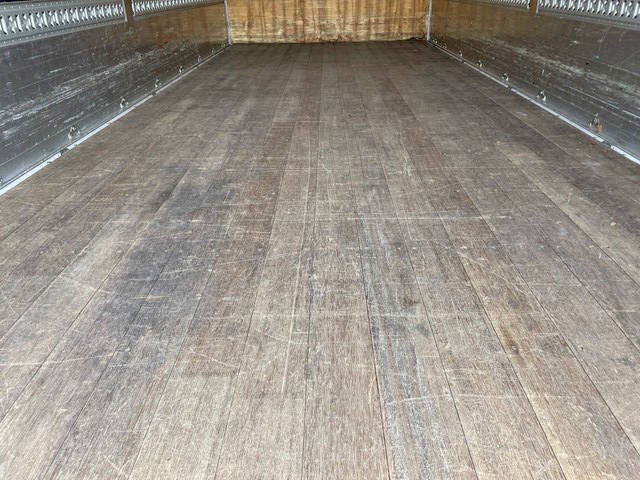 いすゞフォワードアルミウイング中型（4t）[写真17]