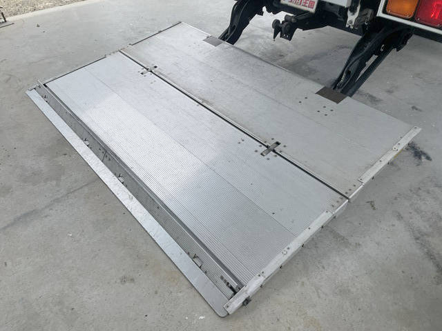 いすゞフォワードアルミウイング中型（4t）[写真21]