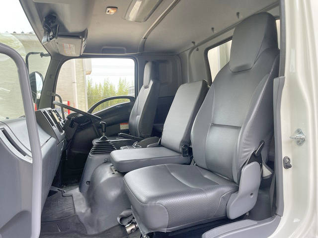 いすゞフォワードアルミウイング中型（4t）[写真31]