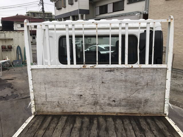 UDトラックスコンドル平ボディ中型（4t）[写真11]