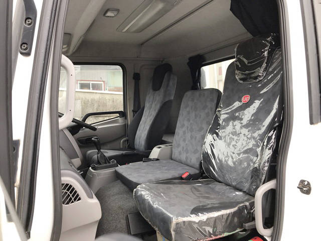 UDトラックスコンドル平ボディ中型（4t）[写真25]