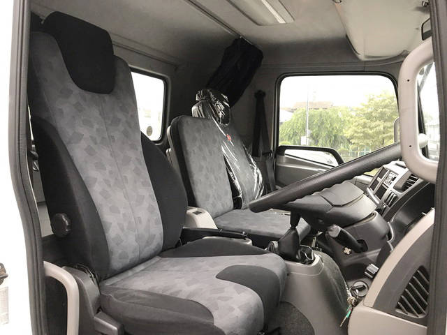 UDトラックスコンドル平ボディ中型（4t）[写真26]