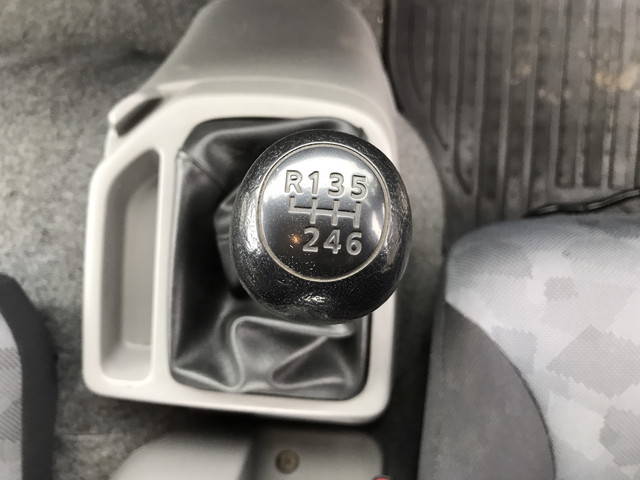 UDトラックスコンドル平ボディ中型（4t）[写真36]