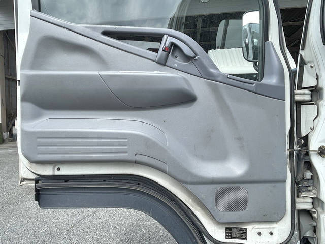 三菱ふそうキャンタークレーン付小型（2t・3t）[写真20]