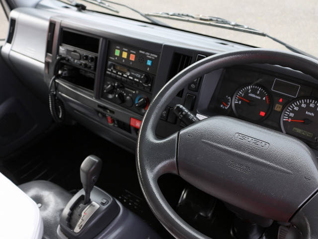 いすゞエルフパッカー車（塵芥車）小型（2t・3t）[写真24]