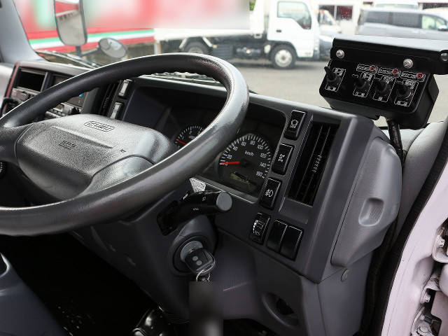 いすゞエルフパッカー車（塵芥車）小型（2t・3t）[写真26]