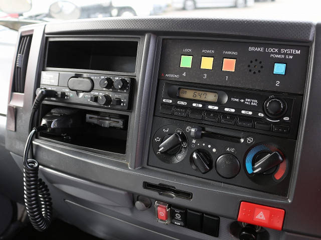 いすゞエルフパッカー車（塵芥車）小型（2t・3t）[写真28]