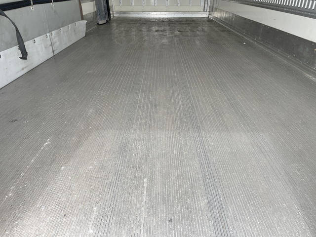 いすゞフォワード冷凍車（冷蔵車）中型（4t）[写真13]